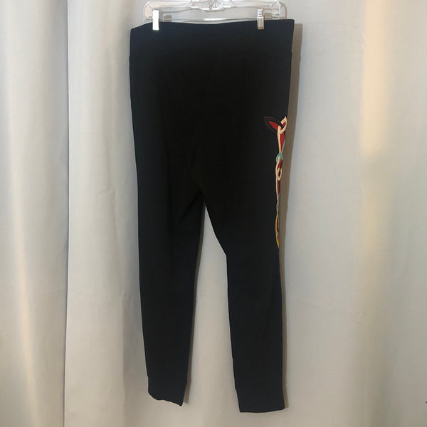 black joggers M